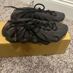 Yeezys  black 450 size US 7mens/women’s size 8.5 . Worn twice . Like new